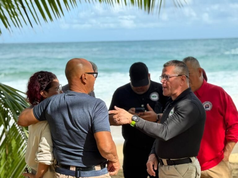 Funcionarios municipales advirtieron que quienes ignoren las restricciones y se internen en el agua enfrentarán multas