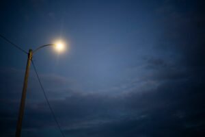 El proyecto permitiría a los ayuntamientos establecer acuerdos con LUMA Energy para el mantenimiento de luminarias. Ahora pasa a la evaluación del Senado.