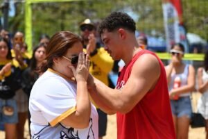 Estudiantes-atletas rindieron tributo al exjugador de la UPRA en la acción del voleibol de playa en el Festival Deportivo de la liga interuniversitaria