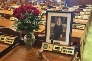 Los cambios se producen tras un aumento de la violencia política en todo el país que provocó el impactante asesinato en junio pasado de la representante Melissa Hortman