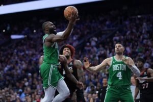 Se imponen y toman ventaja en la serie (2-1) con Jayson Tatum y Jaylen Brown anotando 25 puntos cada uno
