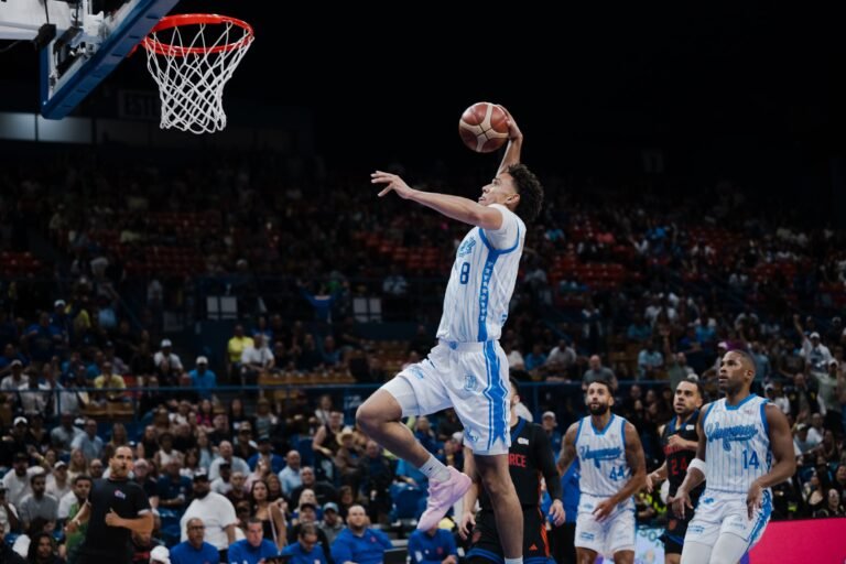 En otro partido, los Leones superaron a los Capitanes en tiempo extra con 31 puntos de Jordan Murphy