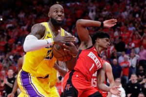 Mientras, los Spurs vencieron a los Trail Blazers sin Victor Wembanyama para tomar ventaja 2-1