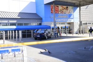 La Policía indicó que el hombre, de 68 años, aparentemente falleció baleado por un guardia de seguridad