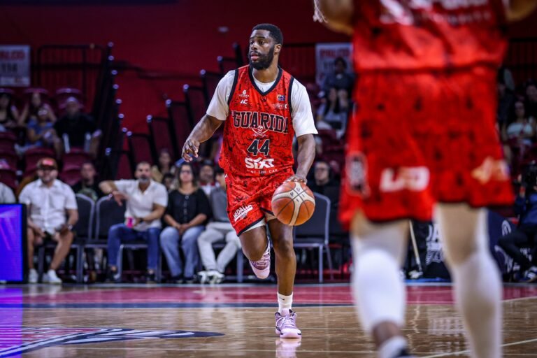 Quebradillas se impuso de visita sobre los Cangrejeros en el Clemente y cortó una racha de 12 derrotas