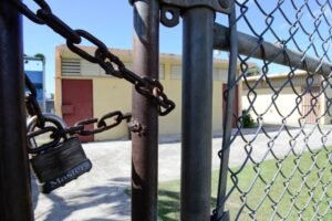 El Colegio San José está previsto a cerrar en mayo, pero un grupo de voluntarios quiere darle nueva vida bajo el nombre de Lares Academy