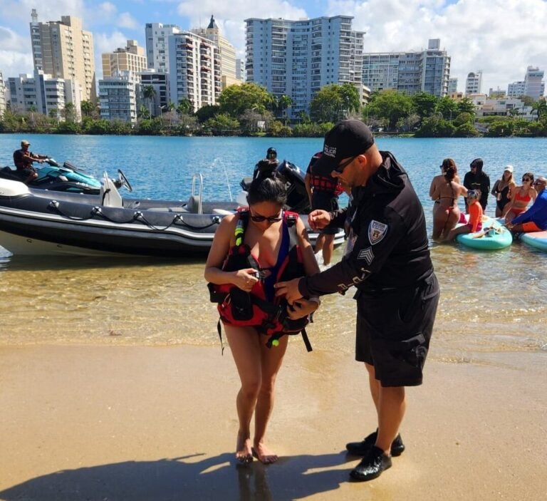 La Unidad Marítima de la Policía Municipal de San Juan respondió a la emergencia registrada en la playa detrás del hotel La Concha