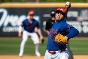 Después de sufrir lesiones que frenaron su carrera, el relevista de 32 años debutó con los Cubs de Chicago