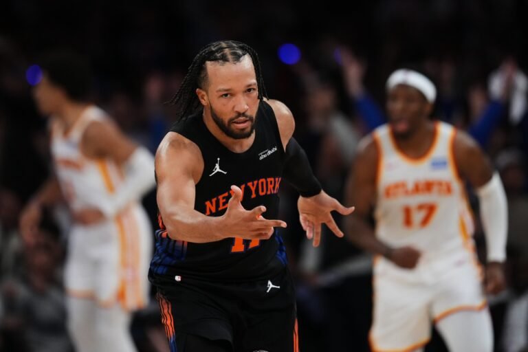 Nueva York tendrá este jueves la oportunidad de sacar del camino a los Hawks, mientras San Antonio adelantó a las semifinales en el Oeste