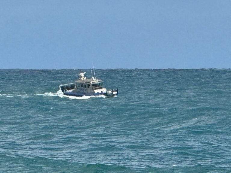 Desde las 6:00 a.m., personal de la Oficina de Manejo de Emergencias Municipal, así como otras agencias, retomaron los esfuerzos para localizar a Jonathan Luis Michell Álvarez