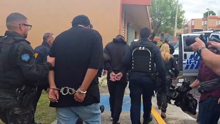 La Policía indicó que diligenciaron cuatro órdenes de allanamiento e intervinieron con dos adolescentes