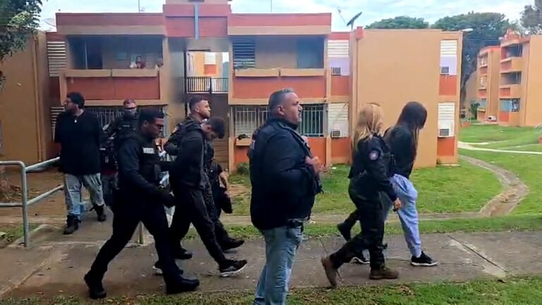 La Policía indicó que diligenciaron cuatro órdenes de allanamiento e intervinieron con dos adolescentes