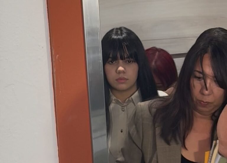 La coacusada permanece bajo supervisión electrónica tras ser excarcelada el pasado 25 de marzo mediante un recurso de habeas corpus