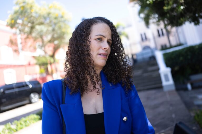 Al salir del encuentro en La Fortaleza, Janisse Quiñones manifestó que tiene como prioridad agilizar el uso de los fondos federales destinados a la reconstrucción de la red eléctrica