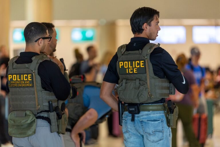 La pareja fue separada mientras intentaban tramitar la mudanza de la mujer a la base