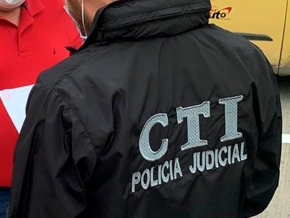 La fiscalía busca determinar si hubo negligencia o si se trató de un accidente familiar