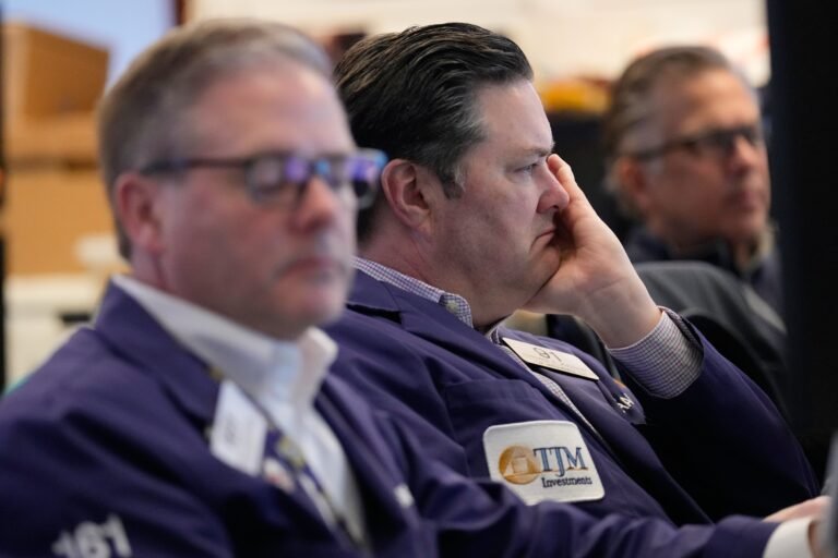 Los futuros del crudo estadounidense cayeron 14.7% hasta 96.27 dólares por barril