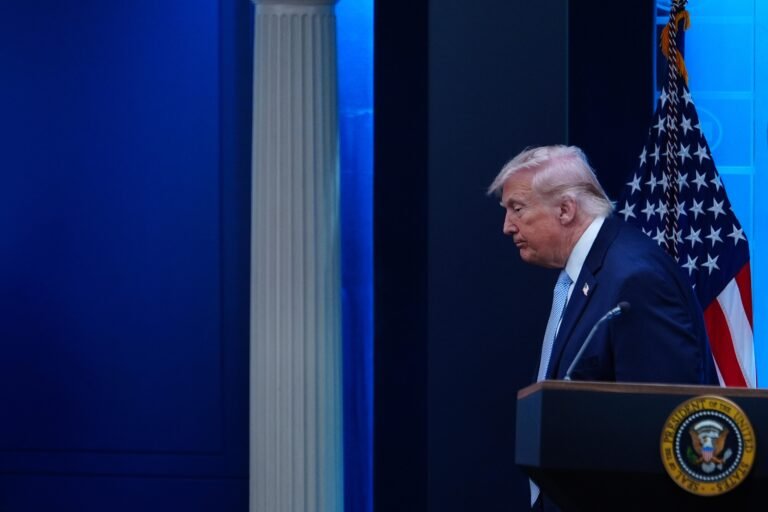 El presidente de Estados Unidos dio un giro radical a su postura para dar paso a un acuerdo negociado con intermediarios