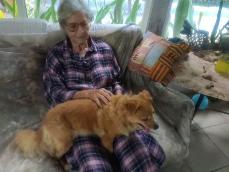 La familia de Nélida Agosto Cintrón, de 84 años y quien padece de alzhéimer, pide ayuda ciudadana para dar con su paradero