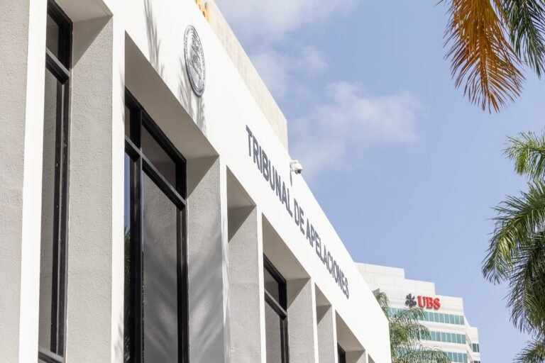 El recurso, incoado el pasado diciembre, surgió luego de que se les negara la entrada a dos periodistas a una comparecencia convocada en la mansión ejecutiva