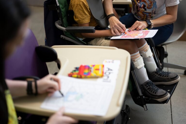 Los adiestramientos buscan promover el diálogo entre las familias y la escuela