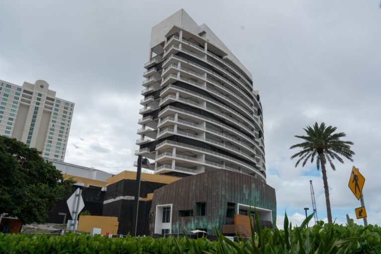 Contarán con 11 piscinas, áreas de bienestar con tratamientos holísticos, jardines de meditación, dos restaurantes de alta gastronomía, vinoteca privada y simuladores de golf