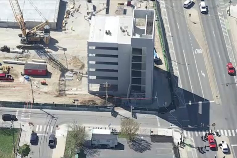 La estructura es propiedad de un hospital y se investigan las causas del colapso