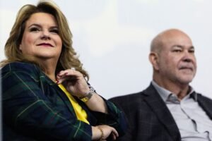 Carlos “Johnny” Méndez informó, por su parte, que la Cámara de Representantes creará una comisión especial para atender la reforma de permisos