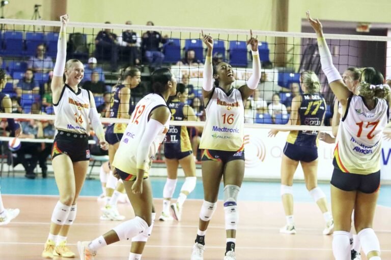 Santurce vs. Valencianas y Criollas vs. Leonas definen el camino al baile de coronación del Voleibol Superior Femenino