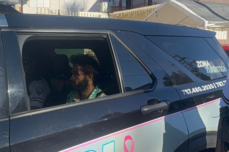 Un individuo con un cuchillo amenazó a un conductor en la calle Palacios despojándolo de su vehículo