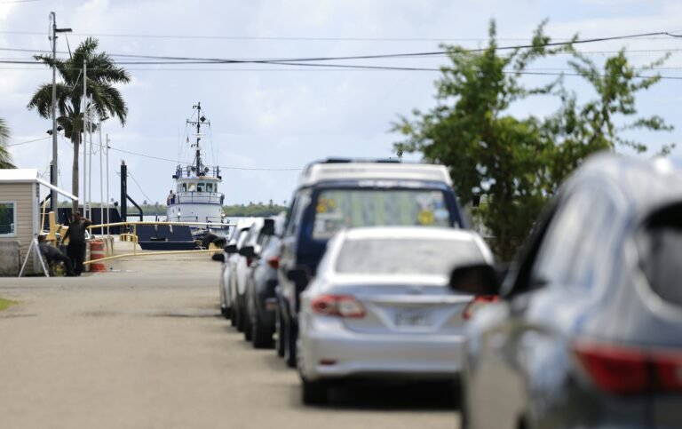 El acarreo de carga quedó detenido debido a las manifestaciones, que también alteraron los planes de pasajeros entre Ceiba y la isla municipio