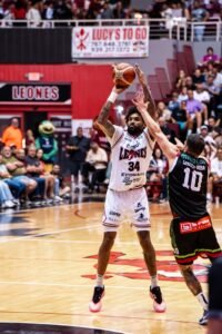 Ponce regresó a la ruta ganadora con una paliza a los Santeros, mientras que los Capitanes extendieron la agonía de los Piratas, único equipo sin ganar en el BSN