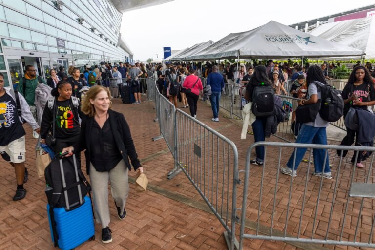 Se espera que mejore la situación de las extensas filas para los pasajeros