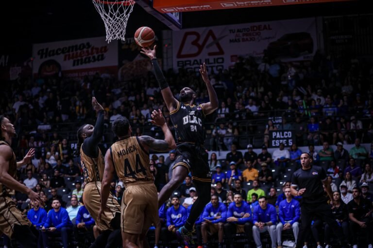Bayamón perdió por tercera vez al hilo tras dejar perder una ventaja de 24 puntos en el partido de inauguración de Carolina-Canóvanas en el Coliseo Carlos Miguel Mangual
