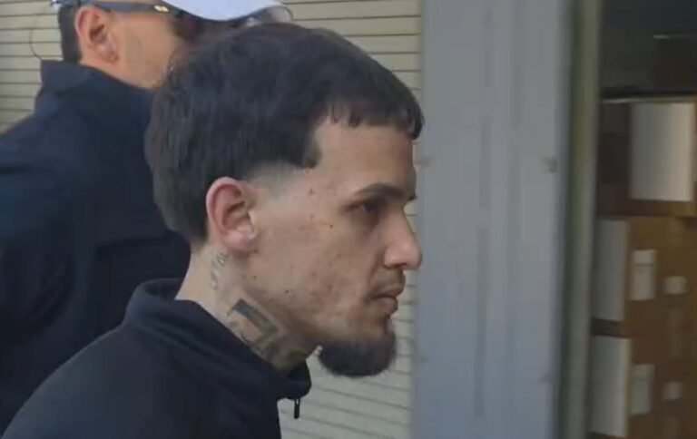 El exponente de música urbana había sido detenido por la Policía al ocuparle un arma y municiones