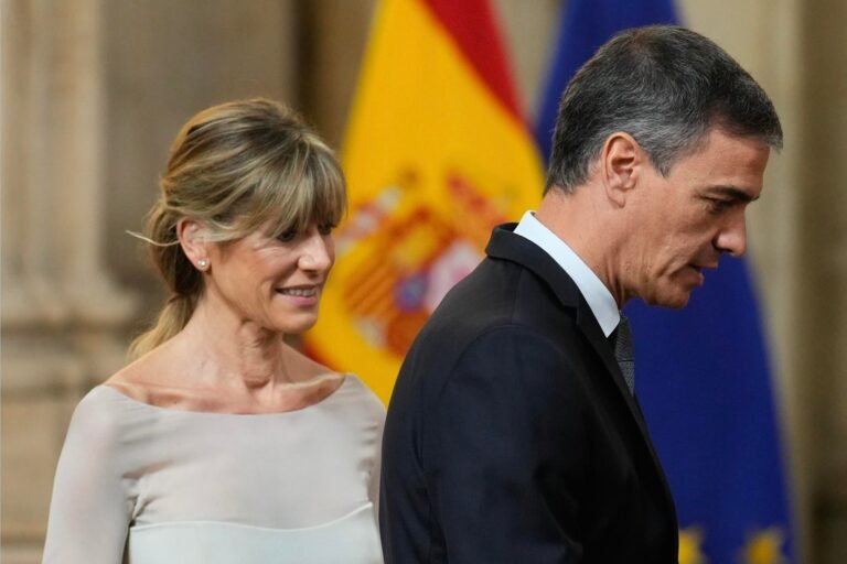 Begoña Gómez es acusada de cuatro delitos