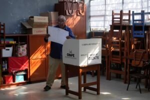Los resultados de las elecciones presidenciales se retrasan al recibir miles de votantes en Lima y en el extranjero una prórroga de un día