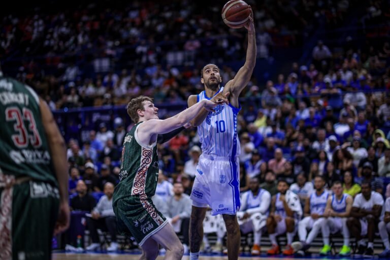 Xavier Cooks y Yaylin Galloway anotaron 19 y 17 puntos, respectivamente y Bayamón detuvo en tres su cadena de derrotas