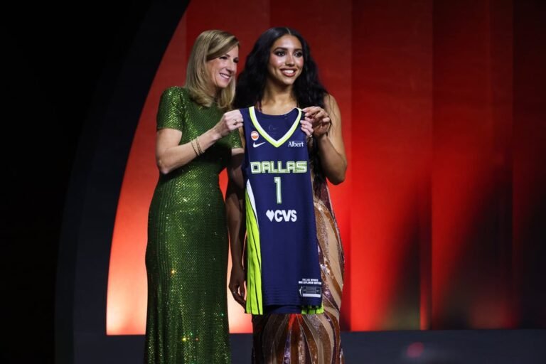 La estrella de UConn fue seleccionada por Dallas en un draft histórico con fuerte presencia de UCLA e internacional