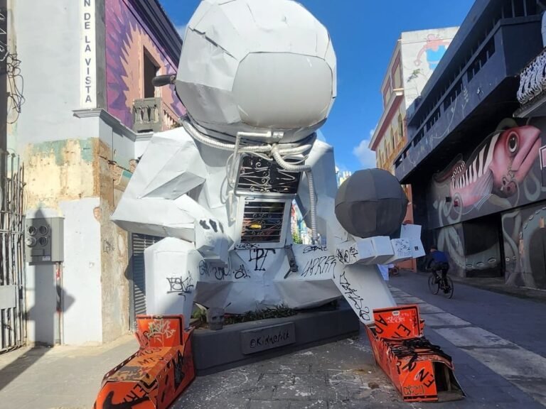 Se trata de la obra conocida como “El Astronauta”, en el Paseo de Diego