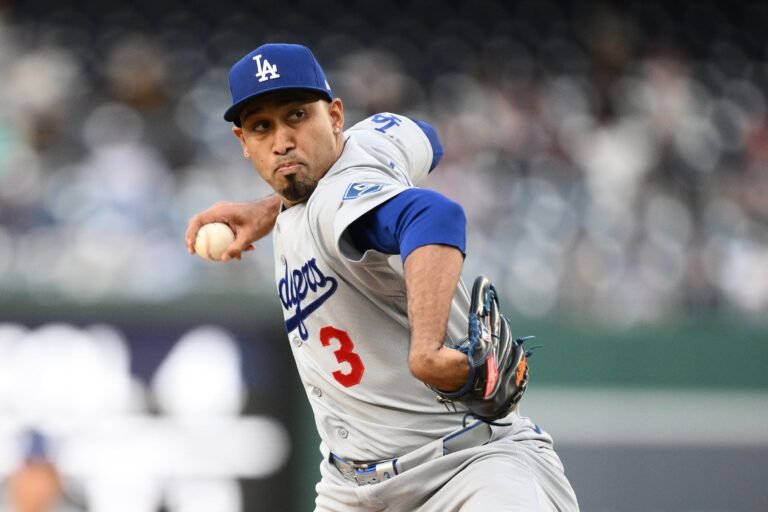 El cerrador puertorriqueño fue evaluado como medida preventiva tras varios días sin lanzar, mientras el equipo monitorea su condición física