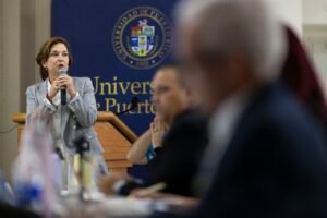 Representantes claustrales y estudiantiles ante la Junta Universitaria exigieron discutir los pedidos de destitución de la presidenta