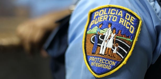 El querellante indicó que recibió una llamada alertándolo de que la entrada del negocio había sido forzada