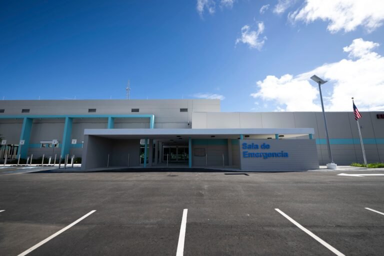 La gobernadora Jenniffer González hizo el anuncio, en momentos en que aún se desconoce cuándo se inaugurará la instalación de salud