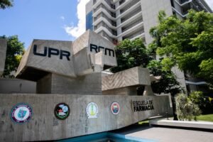 Los alumnos dieron una fecha límite a la líder universitaria para salir del cargo