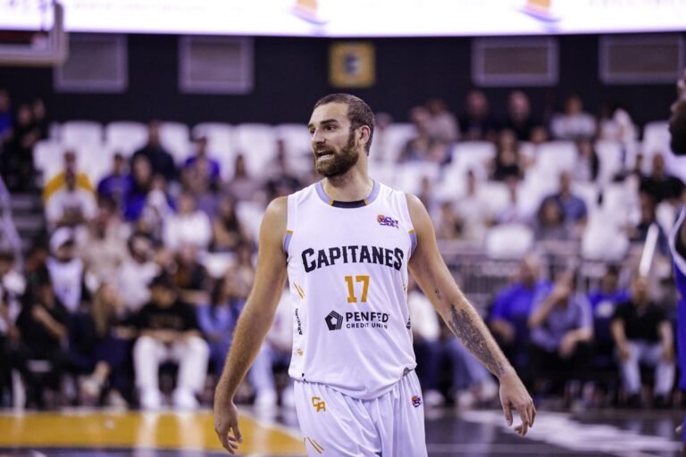 Arecibo borró un déficit de 14 puntos para su cuarta victoria consecutiva sobre los alicaídos Piratas