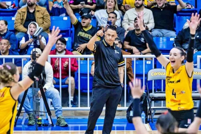 El técnico fue premiado tras su entrada tardía a las Pinkin de Corozal, quienes alcanzaron los cuartos de final