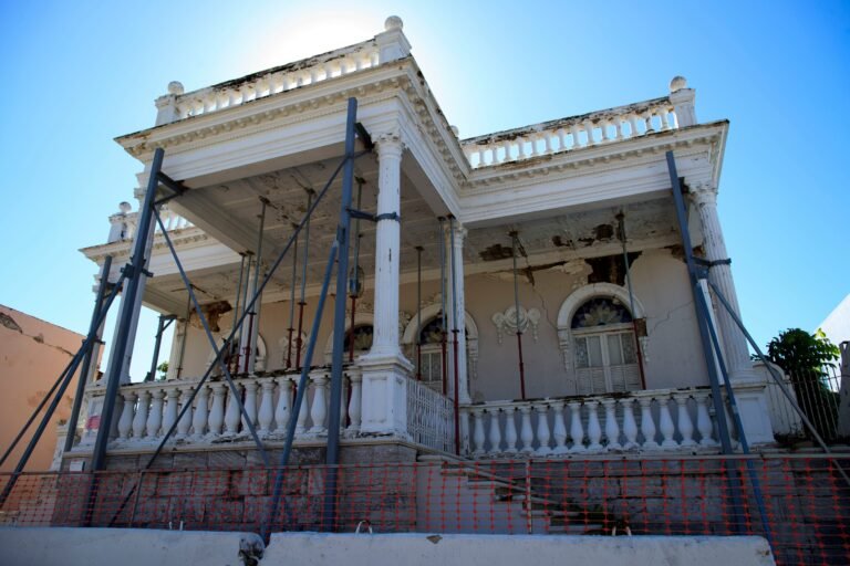 Ciudadanos privados asumieron la tarea de salvar las estructuras, en las que la Escuela de Arquitectura y Diseño de la Universidad Católica ofrecerá un recorrido este sábado