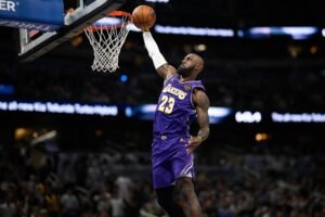 La jornada de este sábado arrancará temprano en la tarde con partidos en Cleveland, Denver, Nueva York y Los Ángeles (Lakers)