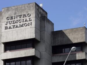 Aramarie Negrón Gutiérrez, de 34 años, enfrenta cargos de asesinato en primer grado e incendio agravado